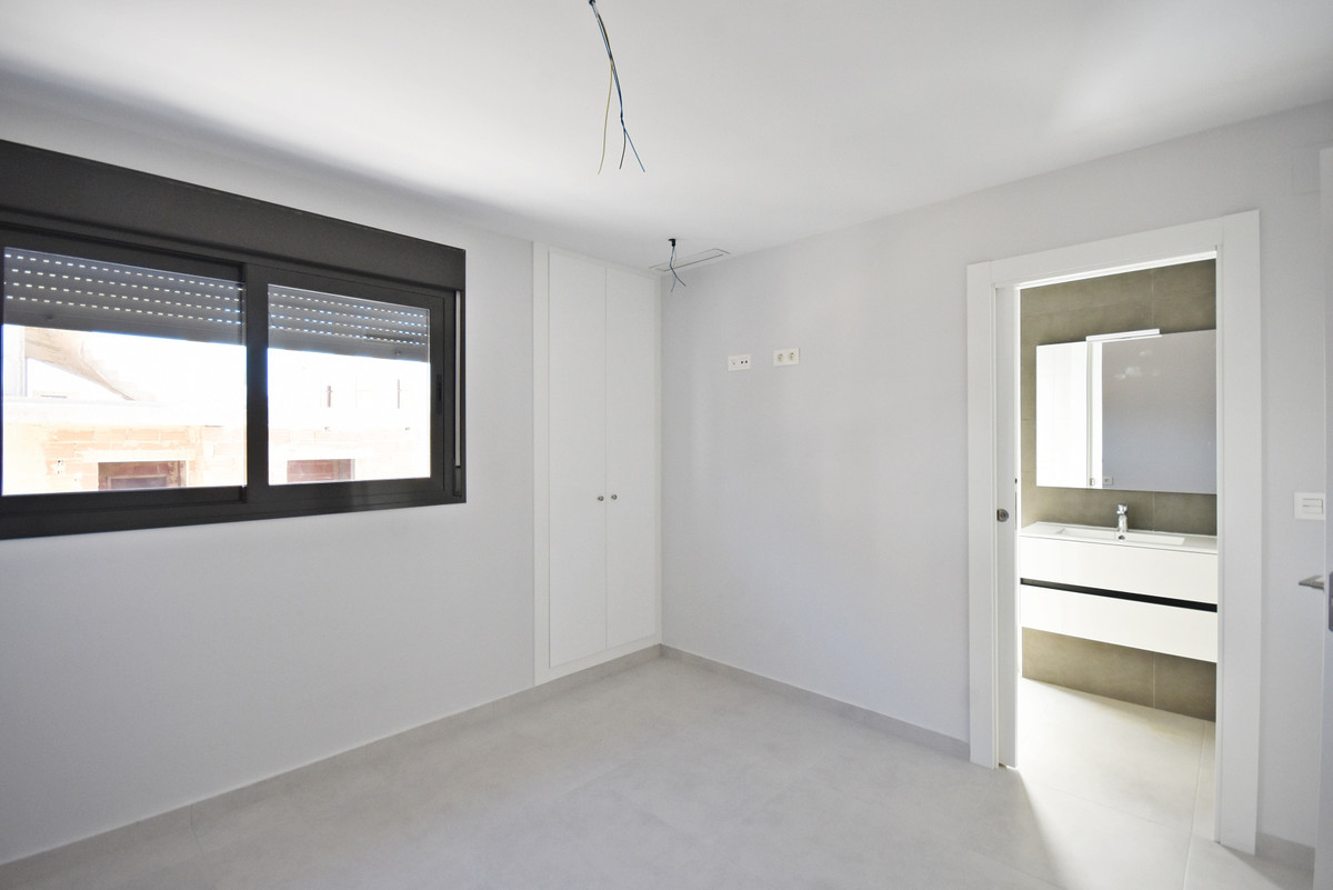 Villa de Ensueño con Vistas al Mar en Mazarrón, Villa en venta en Puerto de Mazarrón, Murcia. A 350m de la playa, con vistas al mar y solárium. 3 dormitorios, 3 baños. ¡Tu sueño mediterráneo por 309.000€!