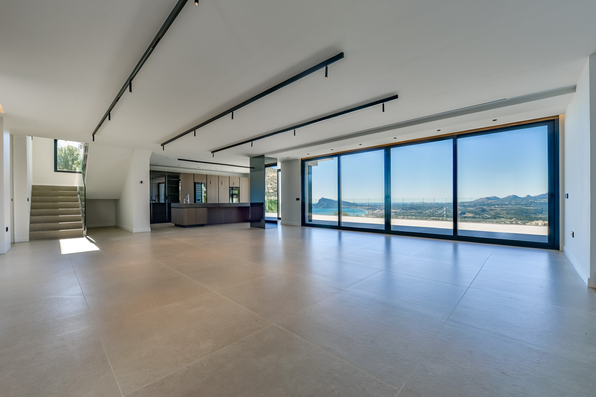 Villa de Lujo Vanguardista en Altea Hills con Vistas al Mar, Villa de lujo vanguardista en Altea Hills, Alicante. Disfrute de vistas panorámicas al mar, 5 hab, 5 baños, domótica, piscina climatizada y acabados de alta cal