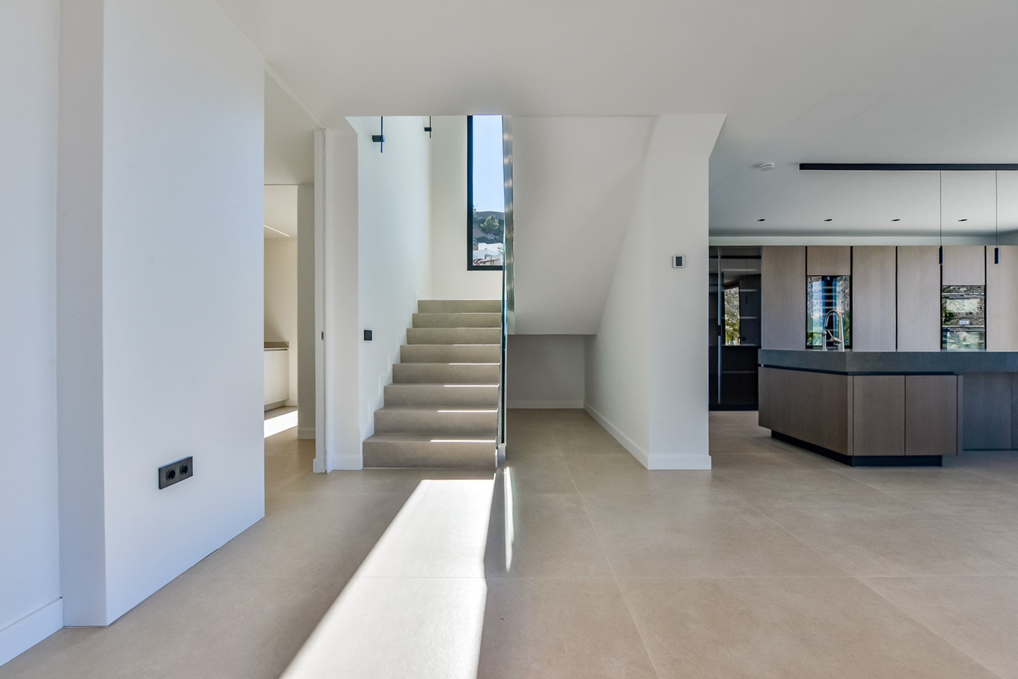 Villa de Lujo Vanguardista en Altea Hills con Vistas al Mar, Villa de lujo vanguardista en Altea Hills, Alicante. Disfrute de vistas panorámicas al mar, 5 hab, 5 baños, domótica, piscina climatizada y acabados de alta cal