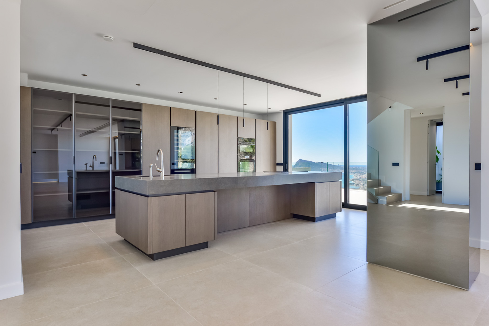 Villa de Lujo Vanguardista en Altea Hills con Vistas al Mar, Villa de lujo vanguardista en Altea Hills, Alicante. Disfrute de vistas panorámicas al mar, 5 hab, 5 baños, domótica, piscina climatizada y acabados de alta cal