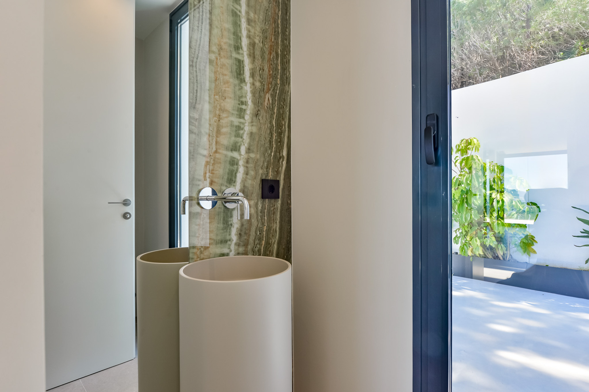 Villa de Lujo Vanguardista en Altea Hills con Vistas al Mar, Villa de lujo vanguardista en Altea Hills, Alicante. Disfrute de vistas panorámicas al mar, 5 hab, 5 baños, domótica, piscina climatizada y acabados de alta cal