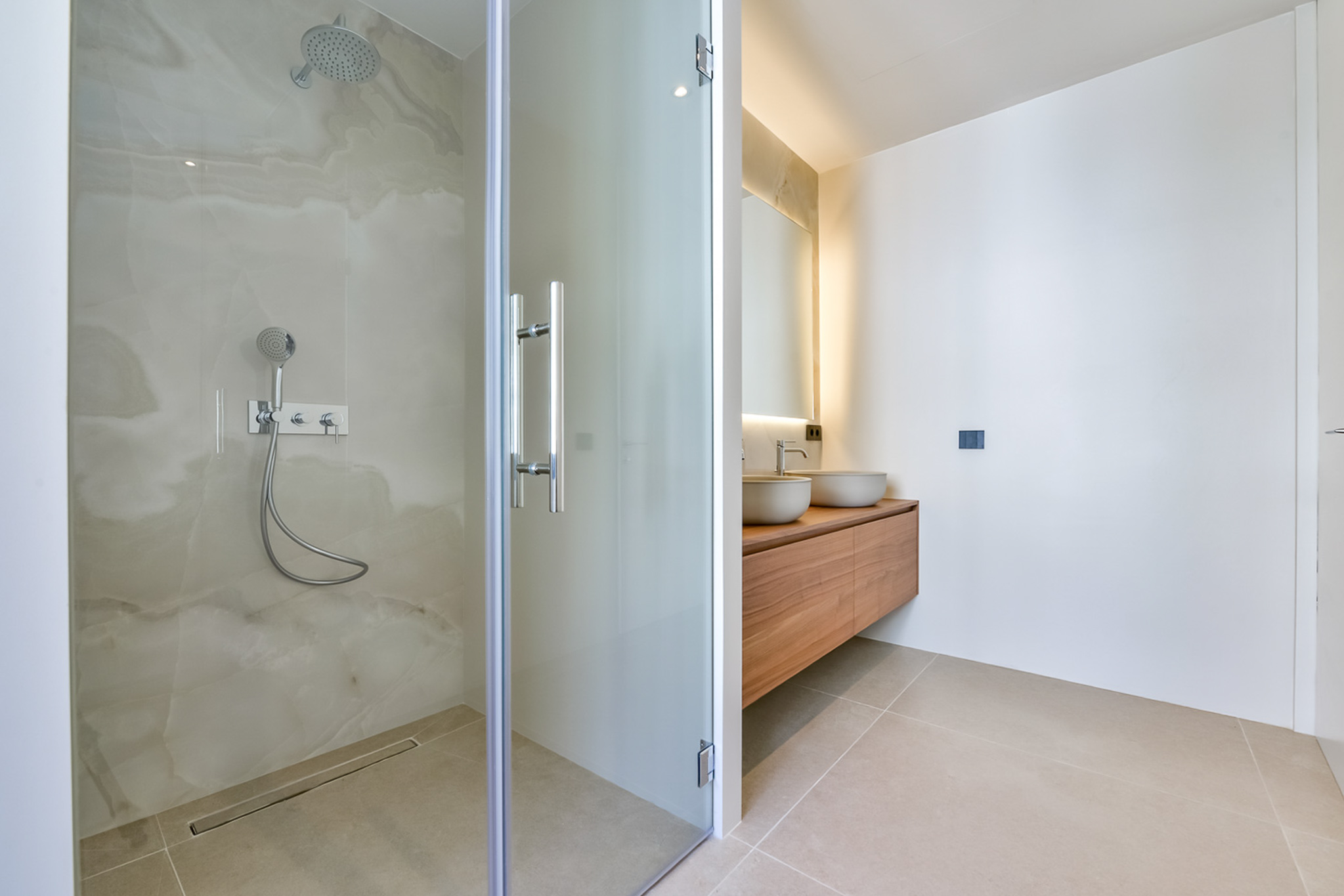 Villa de Lujo Vanguardista en Altea Hills con Vistas al Mar, Villa de lujo vanguardista en Altea Hills, Alicante. Disfrute de vistas panorámicas al mar, 5 hab, 5 baños, domótica, piscina climatizada y acabados de alta cal