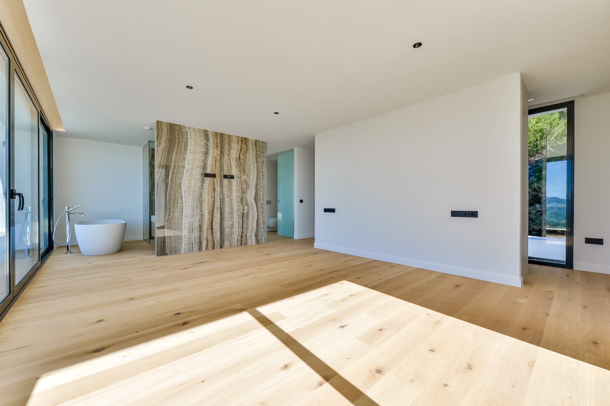 Villa de Lujo Vanguardista en Altea Hills con Vistas al Mar, Villa de lujo vanguardista en Altea Hills, Alicante. Disfrute de vistas panorámicas al mar, 5 hab, 5 baños, domótica, piscina climatizada y acabados de alta cal