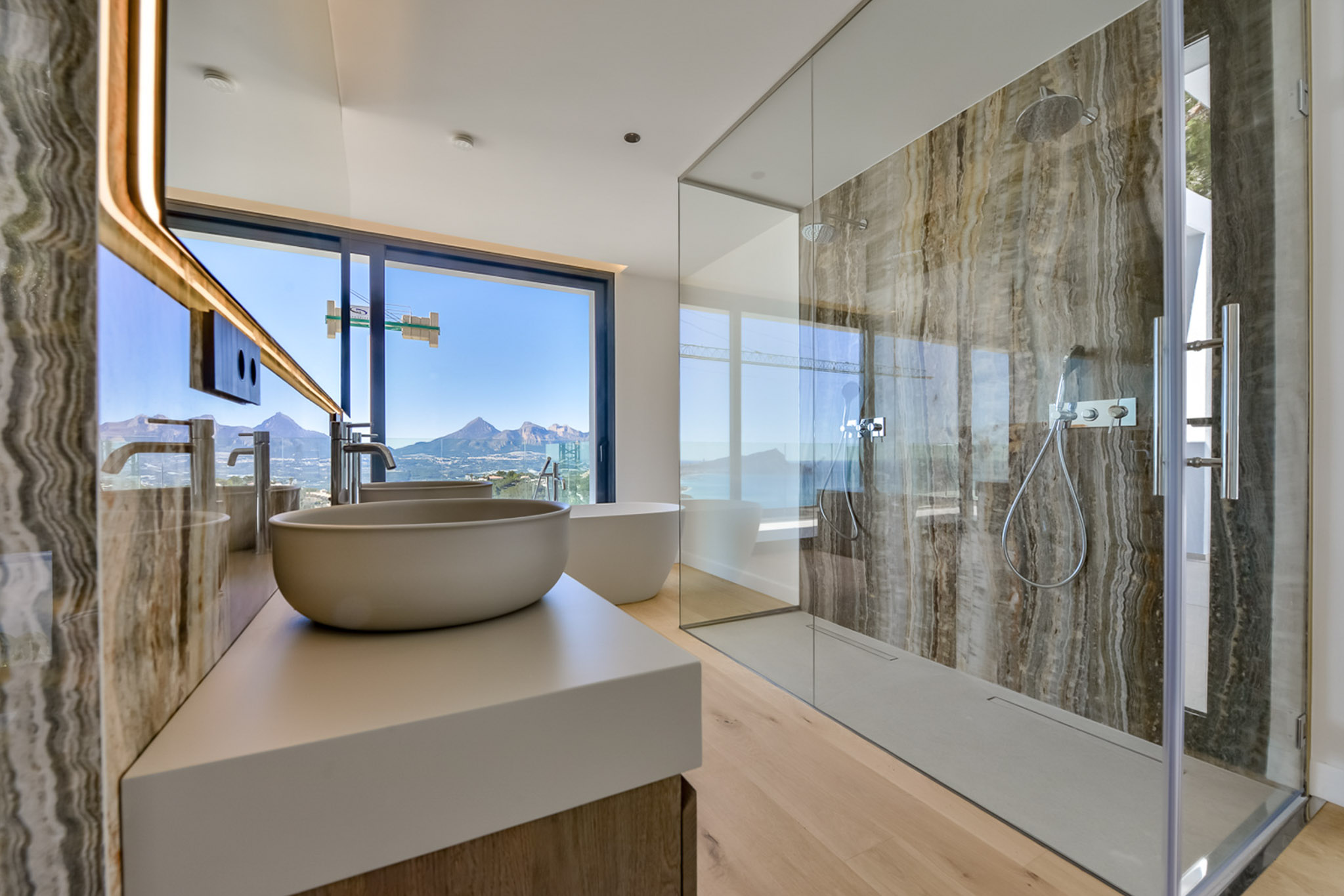 Villa de Lujo Vanguardista en Altea Hills con Vistas al Mar, Villa de lujo vanguardista en Altea Hills, Alicante. Disfrute de vistas panorámicas al mar, 5 hab, 5 baños, domótica, piscina climatizada y acabados de alta cal