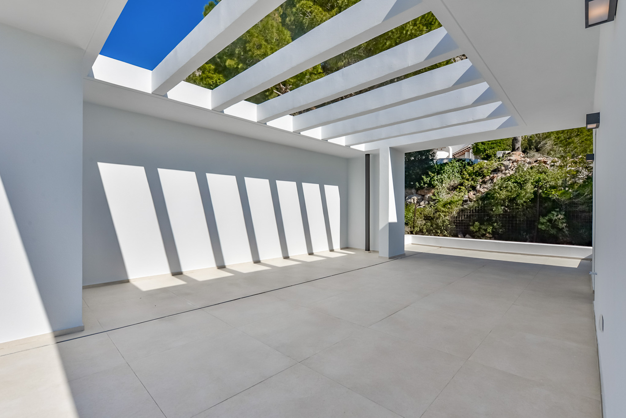 Villa de Lujo Vanguardista en Altea Hills con Vistas al Mar, Villa de lujo vanguardista en Altea Hills, Alicante. Disfrute de vistas panorámicas al mar, 5 hab, 5 baños, domótica, piscina climatizada y acabados de alta cal