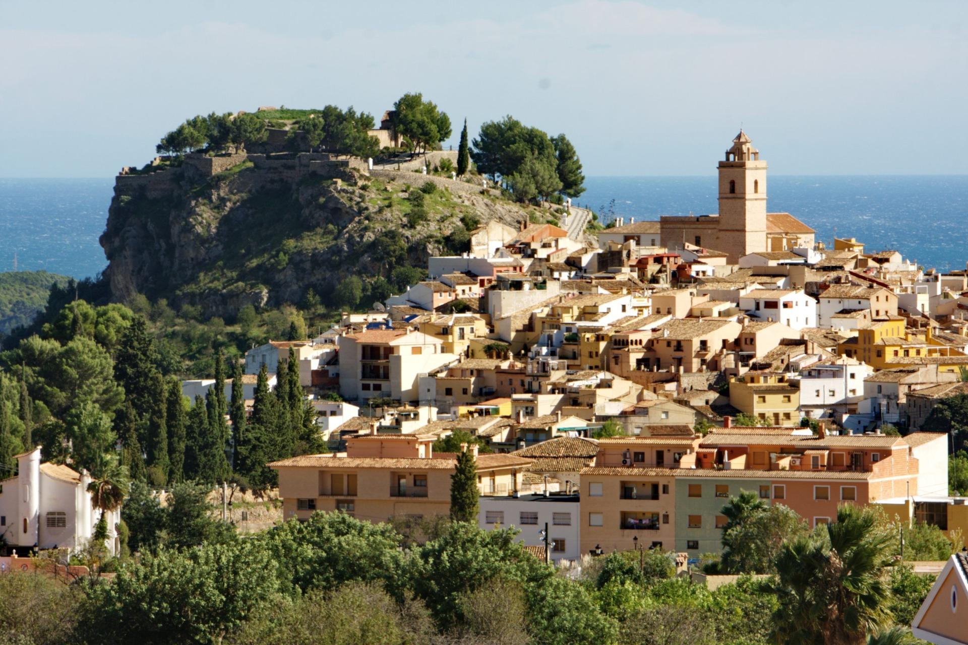 Exclusivo Adosado de Obra Nueva en Polop con Piscina, Descubre este adosado de obra nueva en Polop, Costa Blanca Norte. 3 hab, 2 baños, piscina privada y acabados de lujo. Vive la tranquilidad mediterránea cerca de
