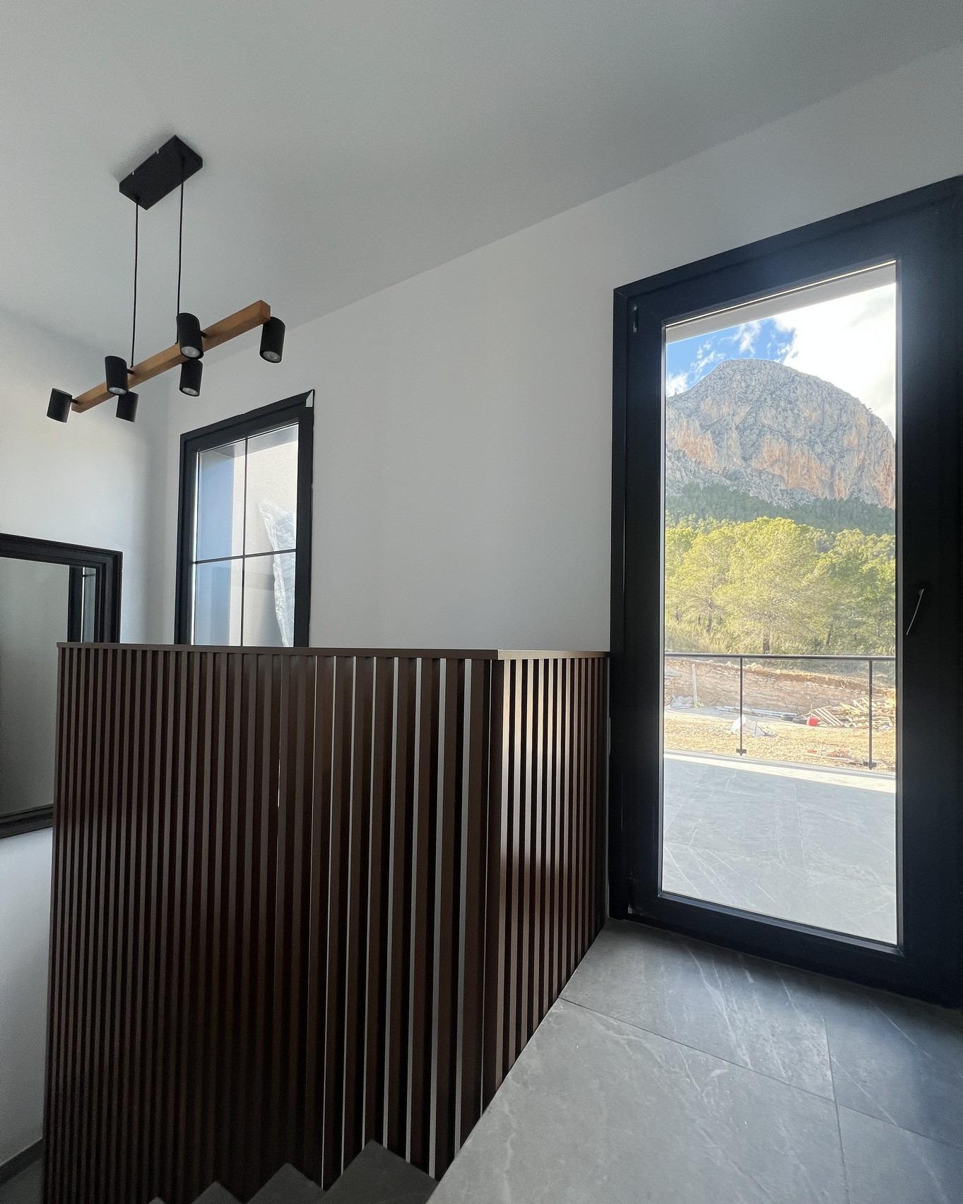 Exclusivo Adosado de Obra Nueva en Polop con Piscina, Descubre este adosado de obra nueva en Polop, Costa Blanca Norte. 3 hab, 2 baños, piscina privada y acabados de lujo. Vive la tranquilidad mediterránea cerca de