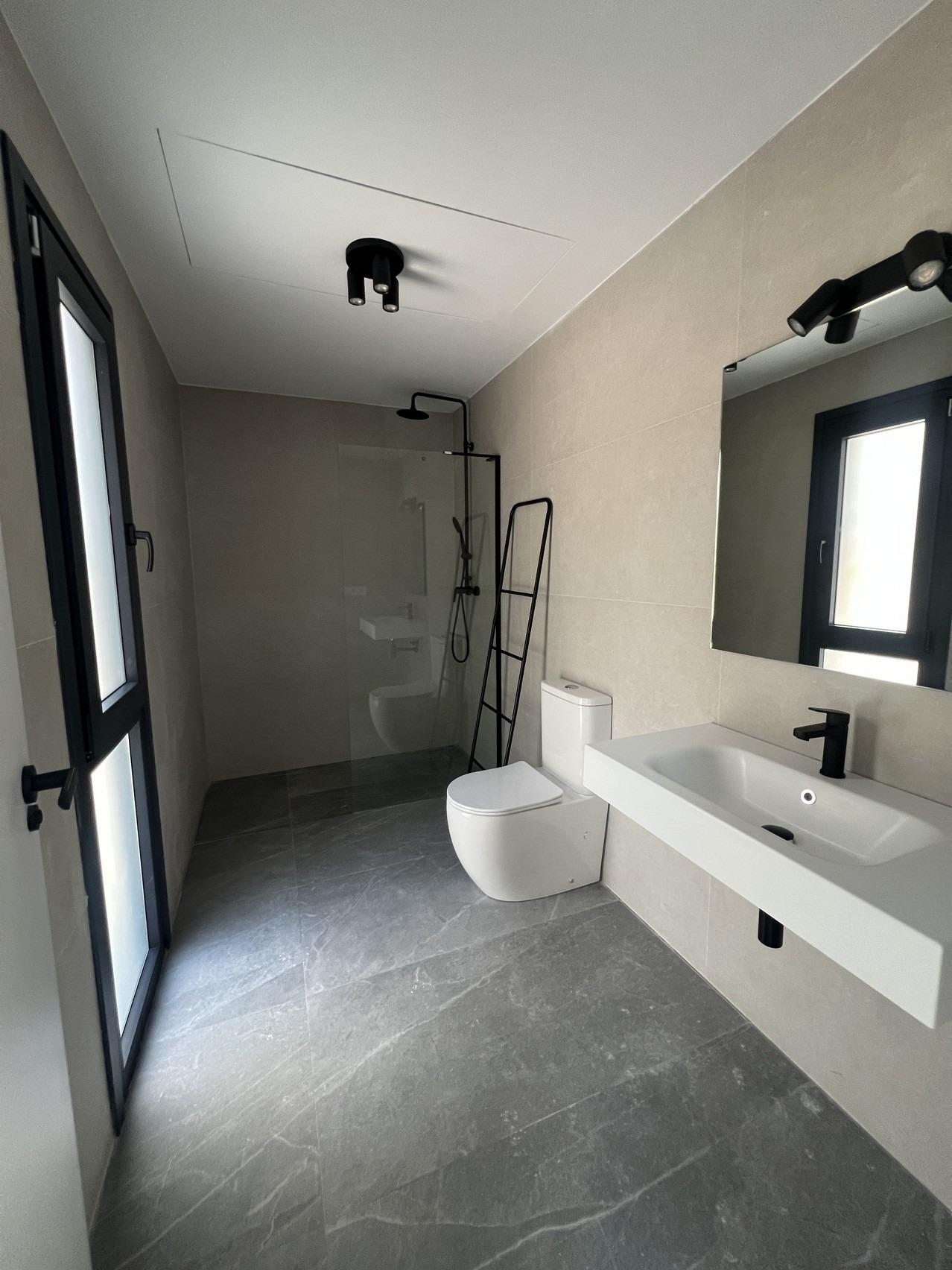 Exclusivo Adosado de Obra Nueva en Polop con Piscina, Descubre este adosado de obra nueva en Polop, Costa Blanca Norte. 3 hab, 2 baños, piscina privada y acabados de lujo. Vive la tranquilidad mediterránea cerca de