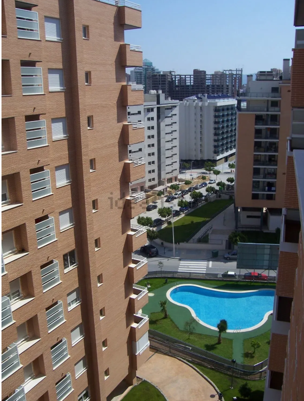 Apartamento a Estrenar en Villajoyosa: Mar, Lujo y Confort, Apartamento moderno de obra nueva en Villajoyosa, Costa Blanca Norte. A 450m de Playa del Torres. 1 dorm, terraza, parking, piscina y gimnasio. ¡Vive o invierte