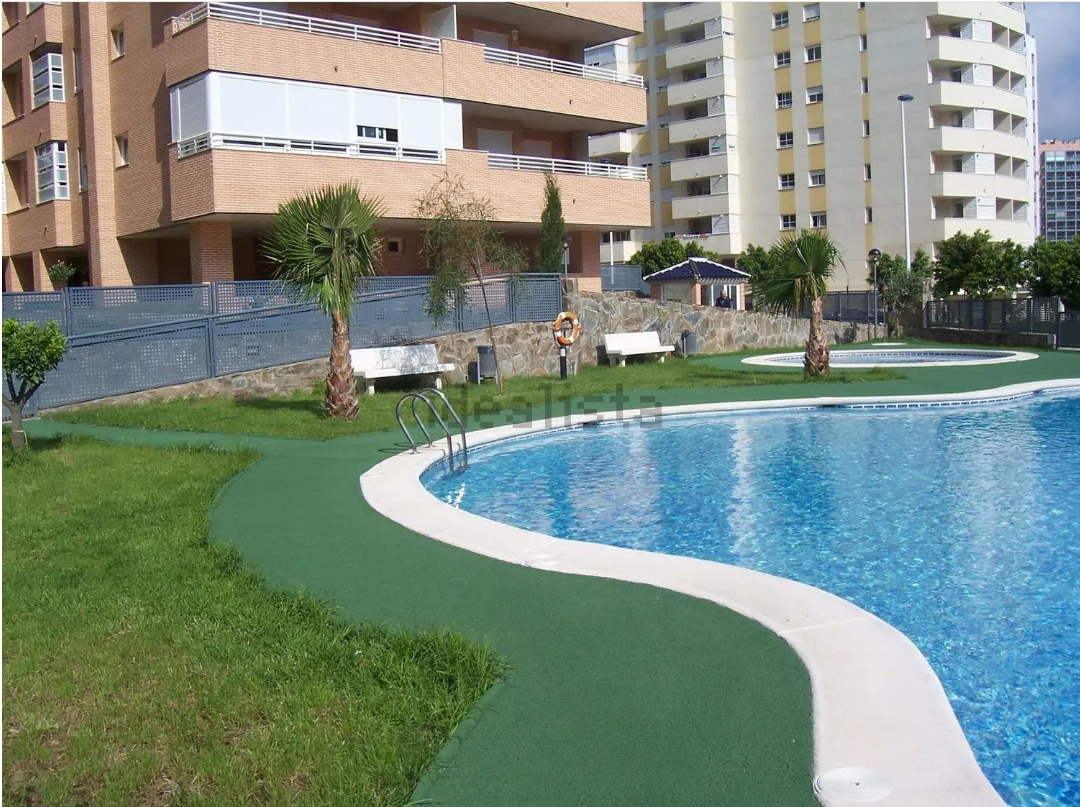 Apartamento a Estrenar en Villajoyosa: Mar, Lujo y Confort, Apartamento moderno de obra nueva en Villajoyosa, Costa Blanca Norte. A 450m de Playa del Torres. 1 dorm, terraza, parking, piscina y gimnasio. ¡Vive o invierte