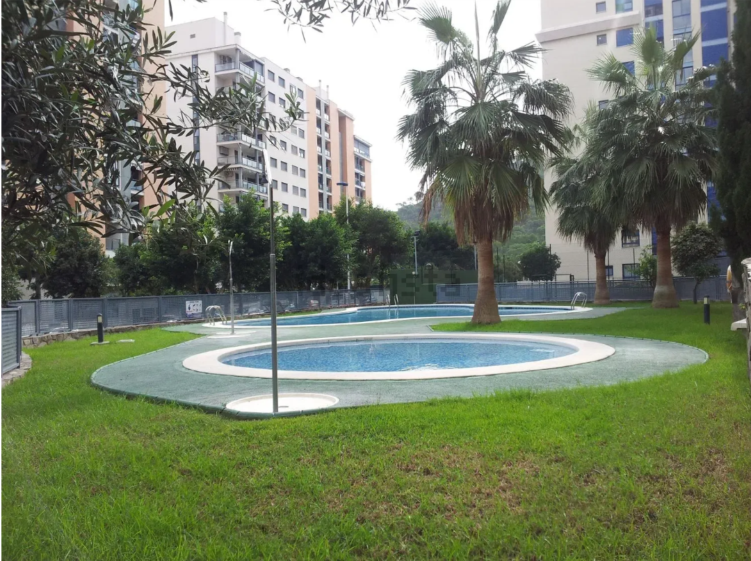 Apartamento a Estrenar en Villajoyosa: Mar, Lujo y Confort, Apartamento moderno de obra nueva en Villajoyosa, Costa Blanca Norte. A 450m de Playa del Torres. 1 dorm, terraza, parking, piscina y gimnasio. ¡Vive o invierte