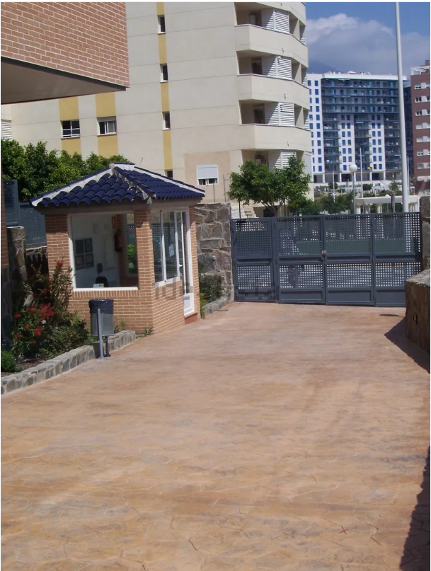 Apartamento a Estrenar en Villajoyosa: Mar, Lujo y Confort, Apartamento moderno de obra nueva en Villajoyosa, Costa Blanca Norte. A 450m de Playa del Torres. 1 dorm, terraza, parking, piscina y gimnasio. ¡Vive o invierte