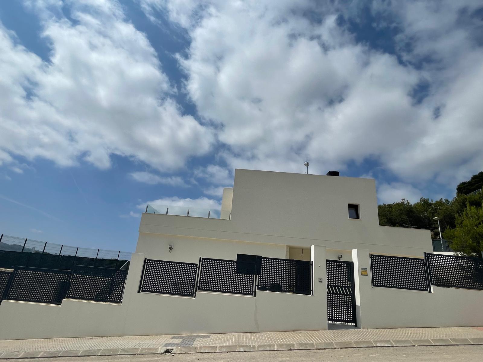 Exclusiva villa de dos plantas con piscina privada y espectaculares vistas panorámicas