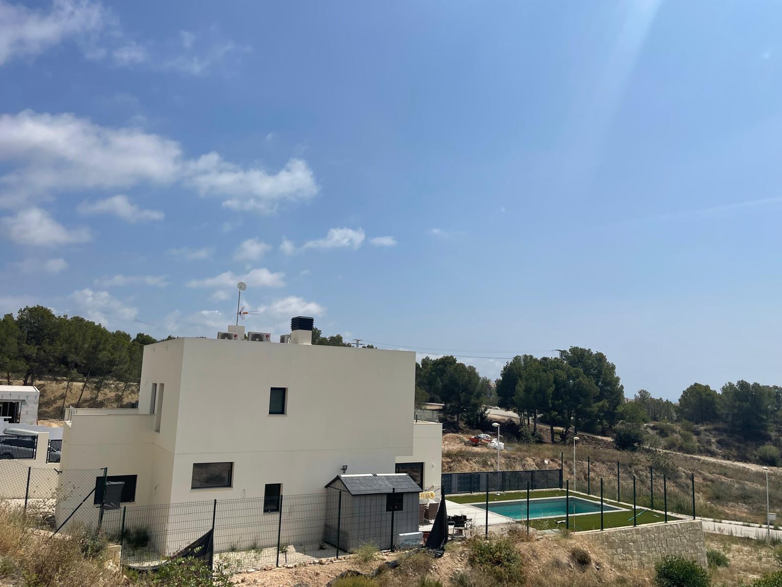Exclusiva villa de dos plantas con piscina privada y espectaculares vistas panorámicas