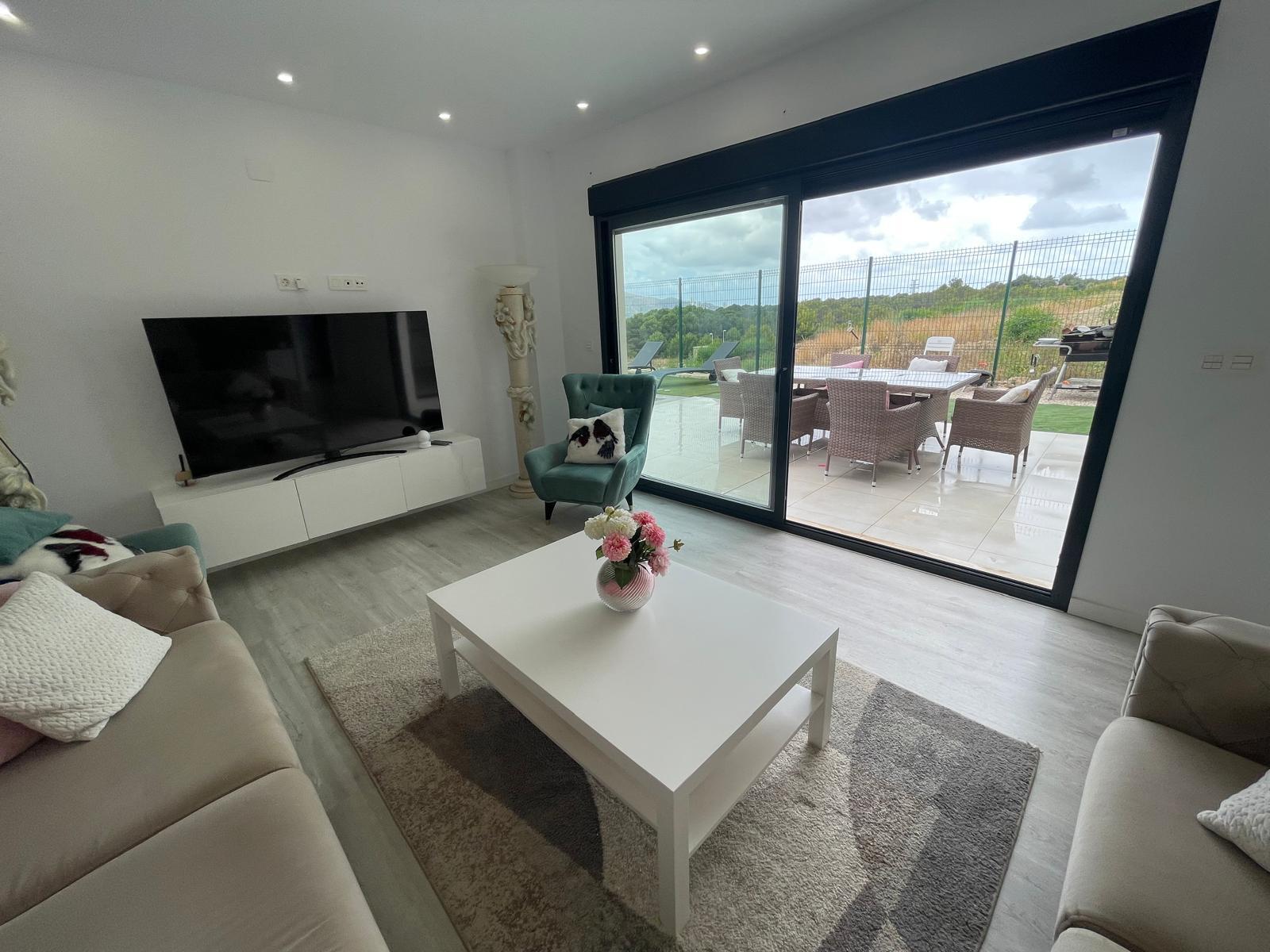 Exclusiva villa de dos plantas con piscina privada y espectaculares vistas panorámicas