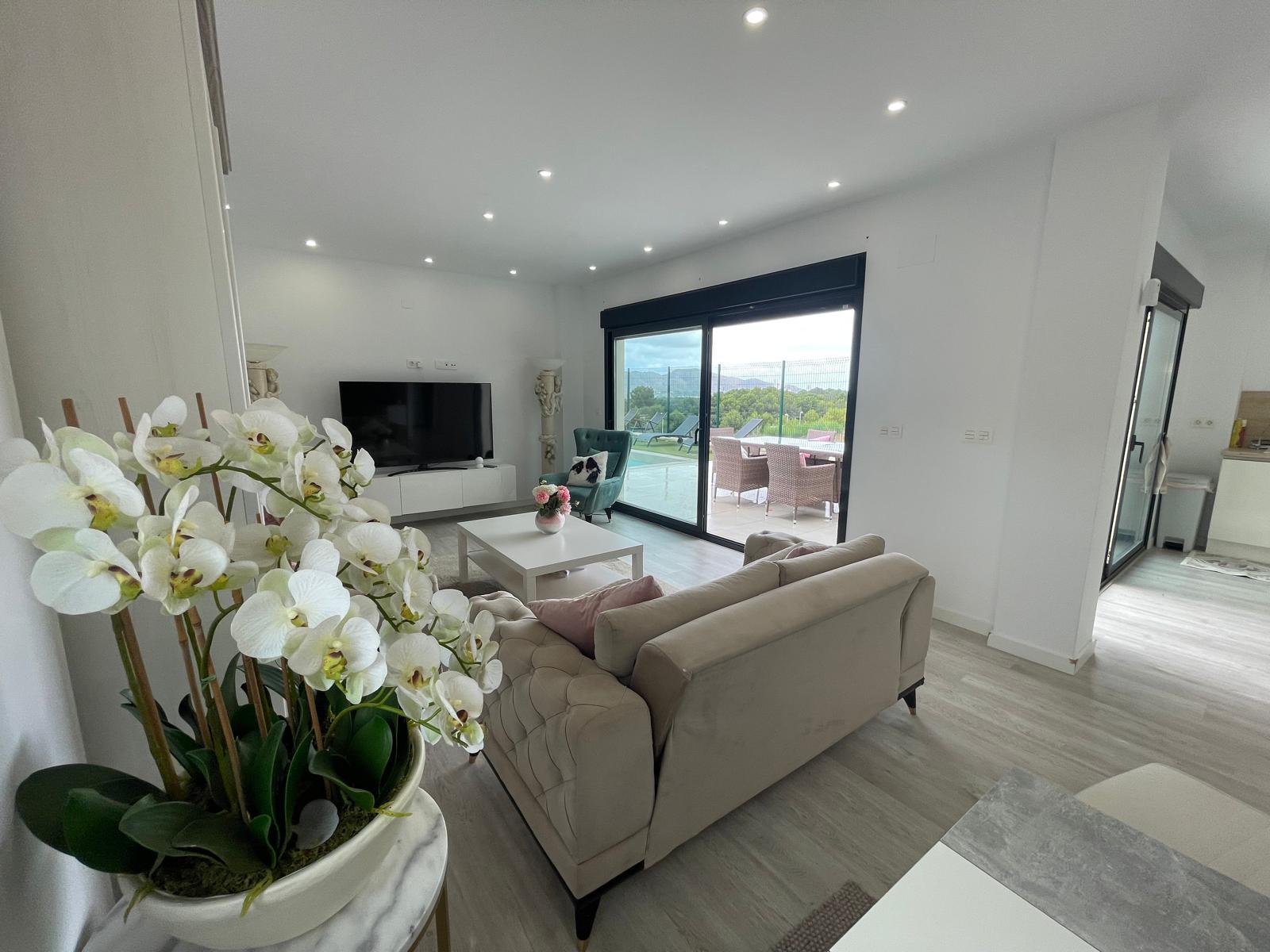 Exclusiva villa de dos plantas con piscina privada y espectaculares vistas panorámicas