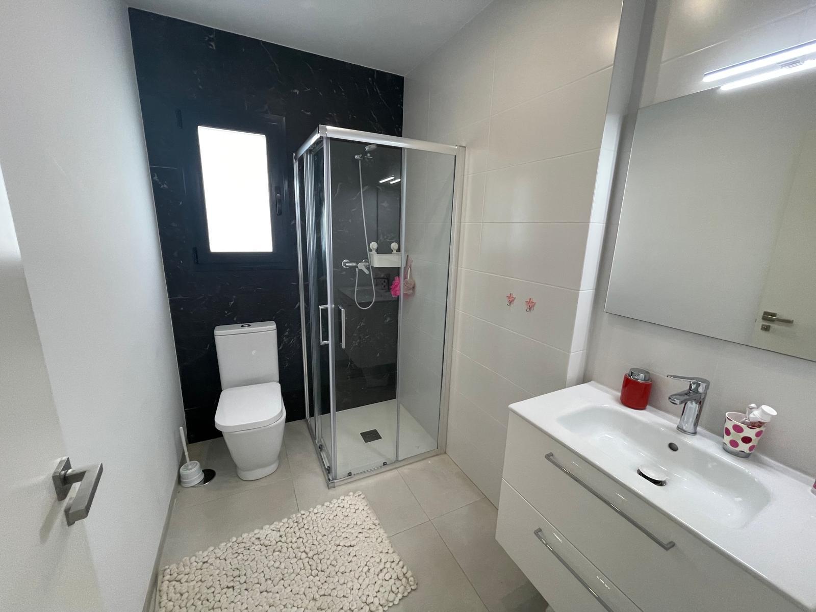 Exclusiva villa de dos plantas con piscina privada y espectaculares vistas panorámicas