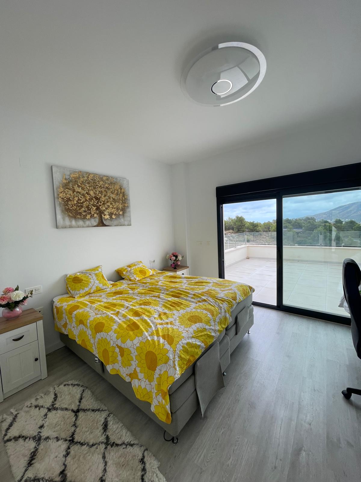 Exclusiva villa de dos plantas con piscina privada y espectaculares vistas panorámicas