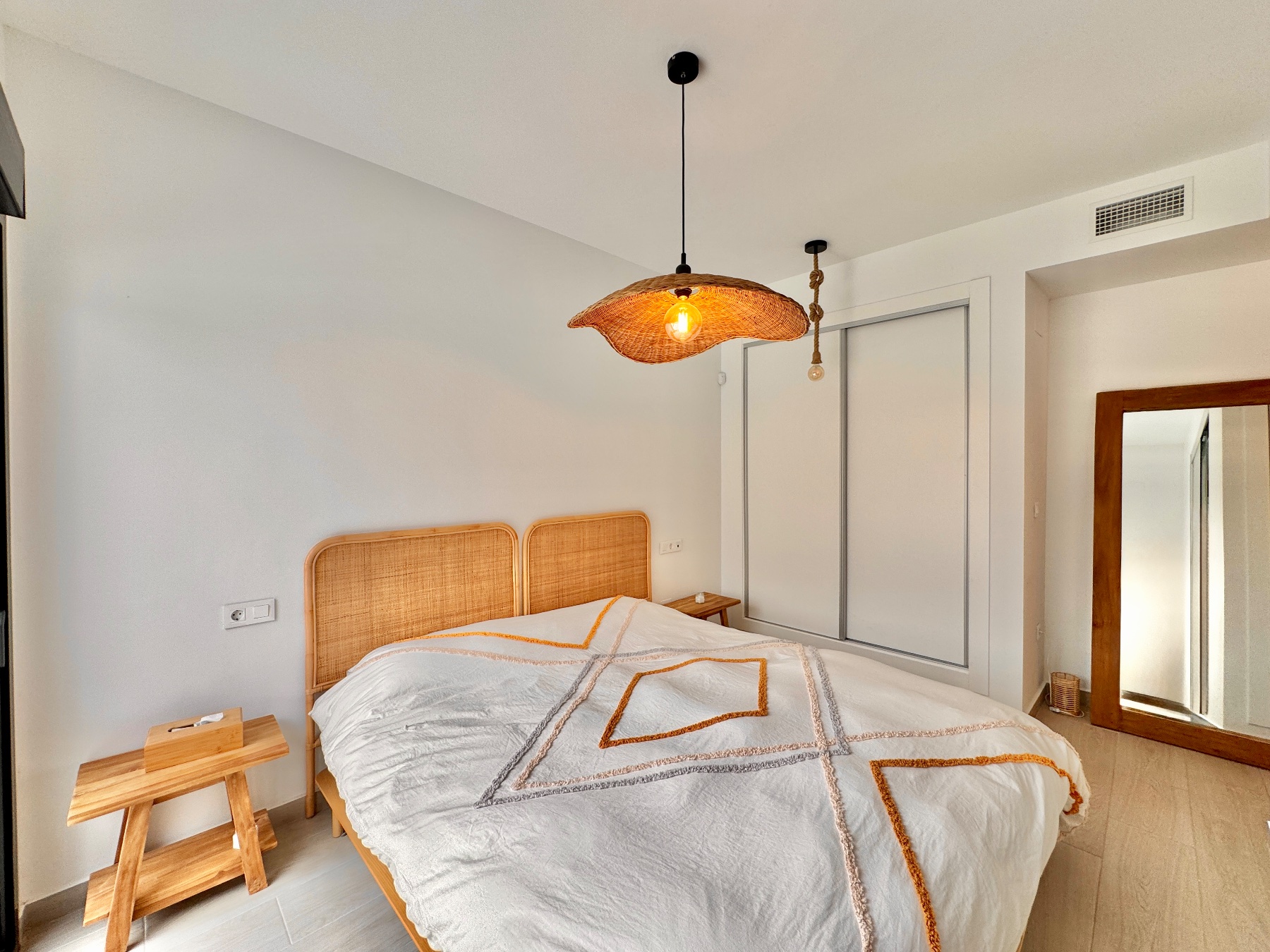 Exclusiva Villa Moderna en La Finca Golf con Piscina, Villa de lujo en La Finca Golf, Algorfa. 125m², 3 dorm. Diseño moderno, piscina climatizada, terraza en azotea con vistas al golf. ¡Lista para vivir el sueño me