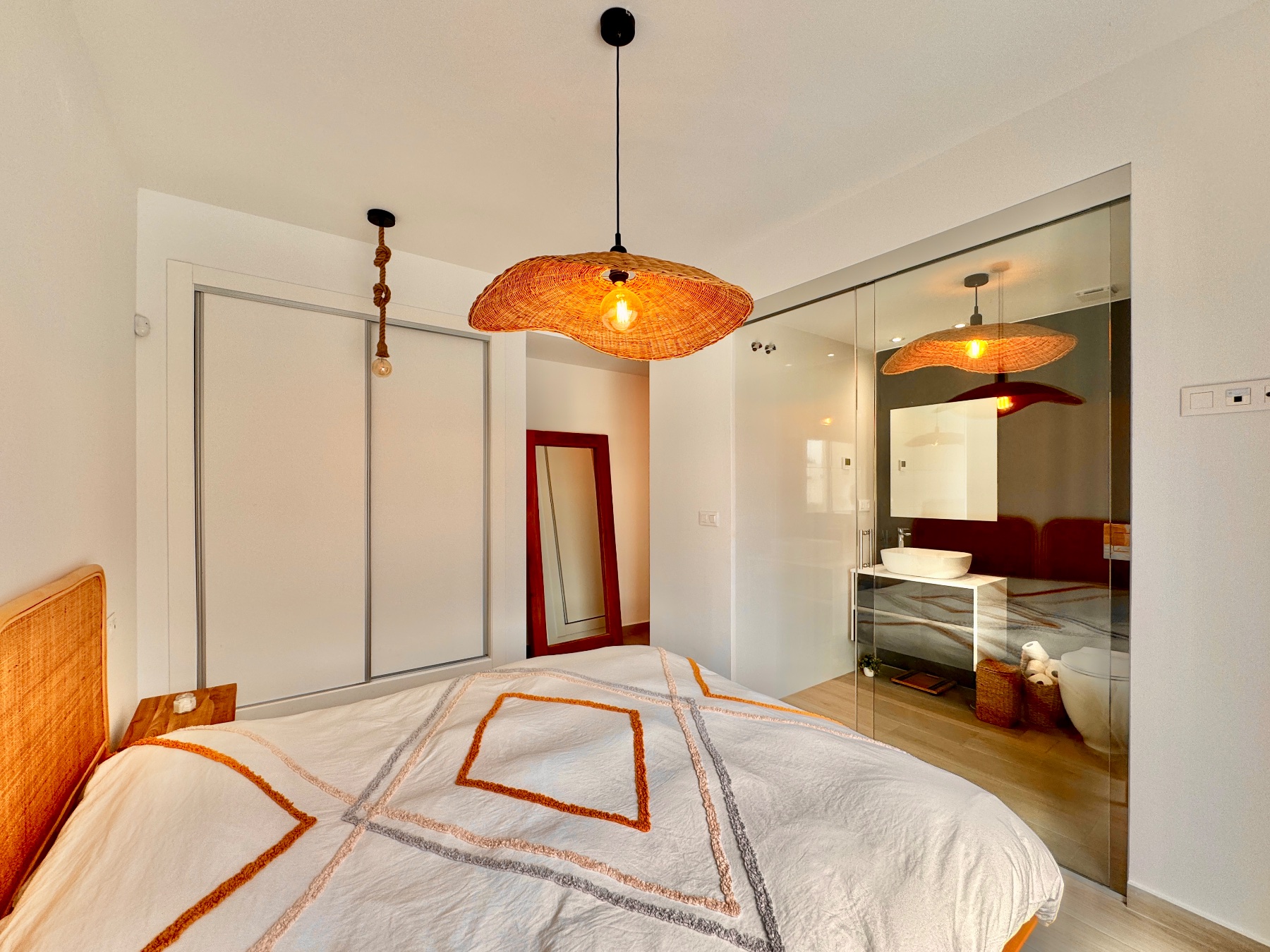 Exclusiva Villa Moderna en La Finca Golf con Piscina, Villa de lujo en La Finca Golf, Algorfa. 125m², 3 dorm. Diseño moderno, piscina climatizada, terraza en azotea con vistas al golf. ¡Lista para vivir el sueño me