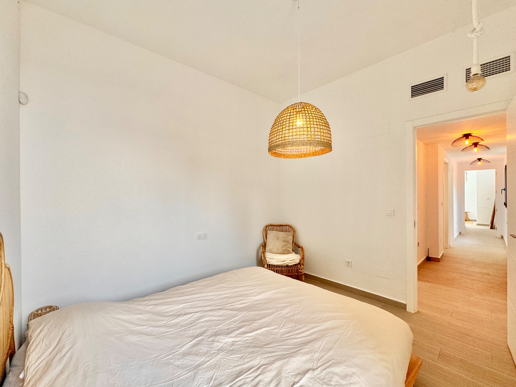 Exclusiva Villa Moderna en La Finca Golf con Piscina, Villa de lujo en La Finca Golf, Algorfa. 125m², 3 dorm. Diseño moderno, piscina climatizada, terraza en azotea con vistas al golf. ¡Lista para vivir el sueño me