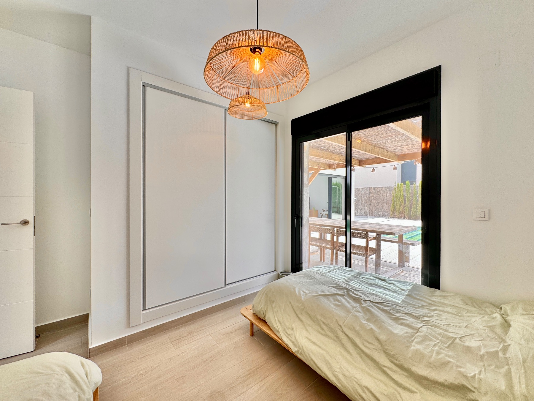 Exclusiva Villa Moderna en La Finca Golf con Piscina, Villa de lujo en La Finca Golf, Algorfa. 125m², 3 dorm. Diseño moderno, piscina climatizada, terraza en azotea con vistas al golf. ¡Lista para vivir el sueño me