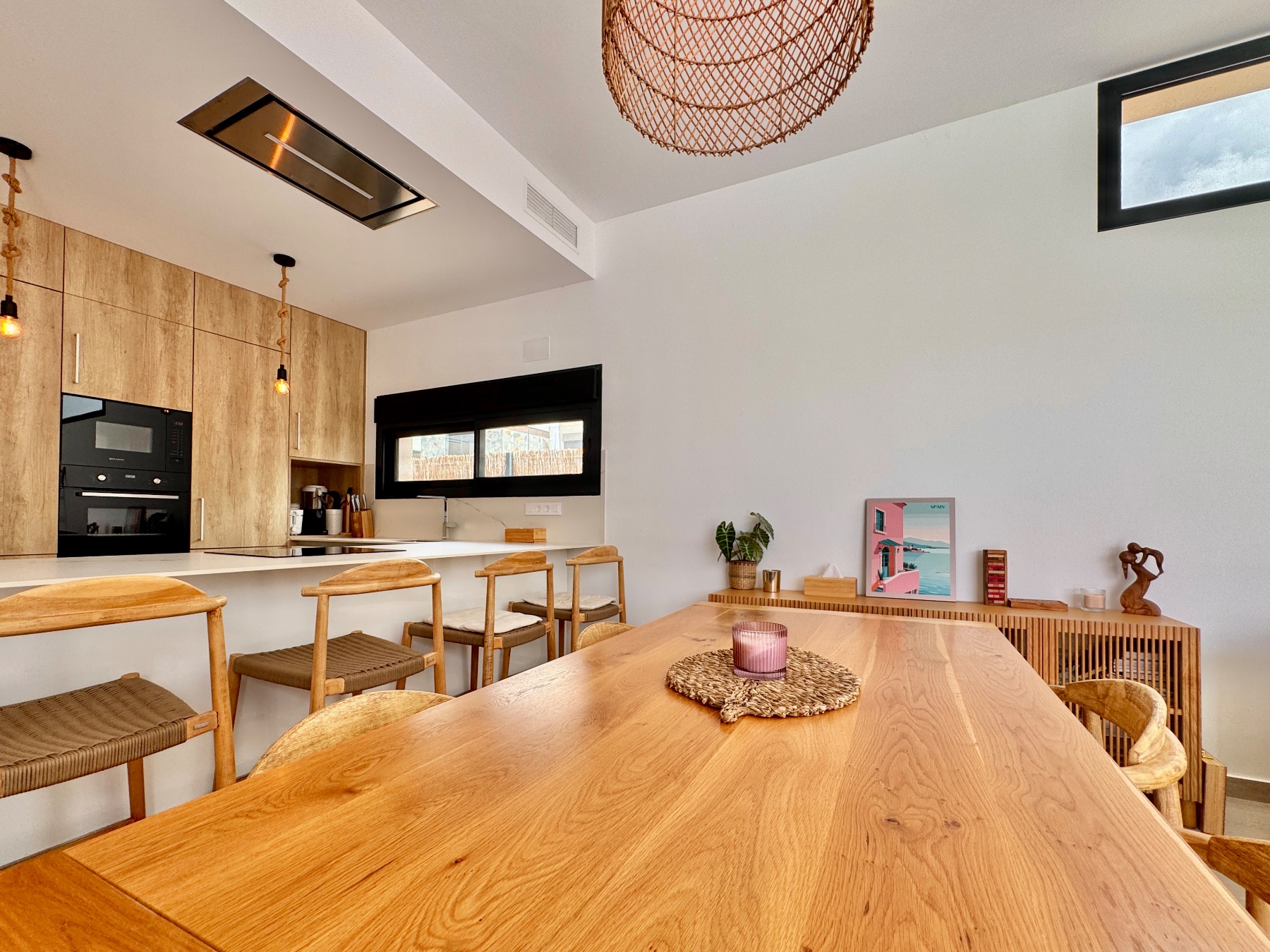 Exclusiva Villa Moderna en La Finca Golf con Piscina, Villa de lujo en La Finca Golf, Algorfa. 125m², 3 dorm. Diseño moderno, piscina climatizada, terraza en azotea con vistas al golf. ¡Lista para vivir el sueño me