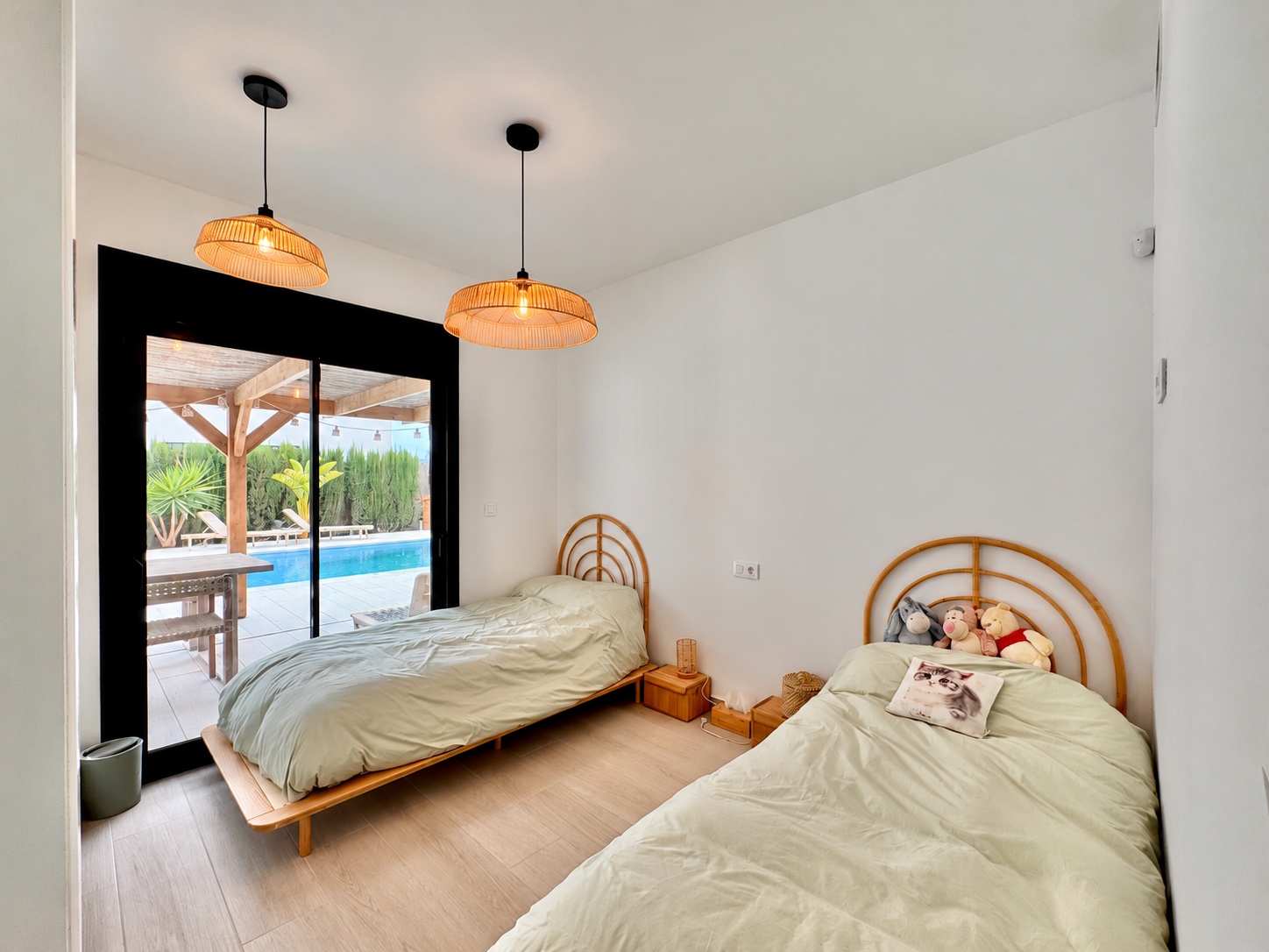Exclusiva Villa Moderna en La Finca Golf con Piscina, Villa de lujo en La Finca Golf, Algorfa. 125m², 3 dorm. Diseño moderno, piscina climatizada, terraza en azotea con vistas al golf. ¡Lista para vivir el sueño me