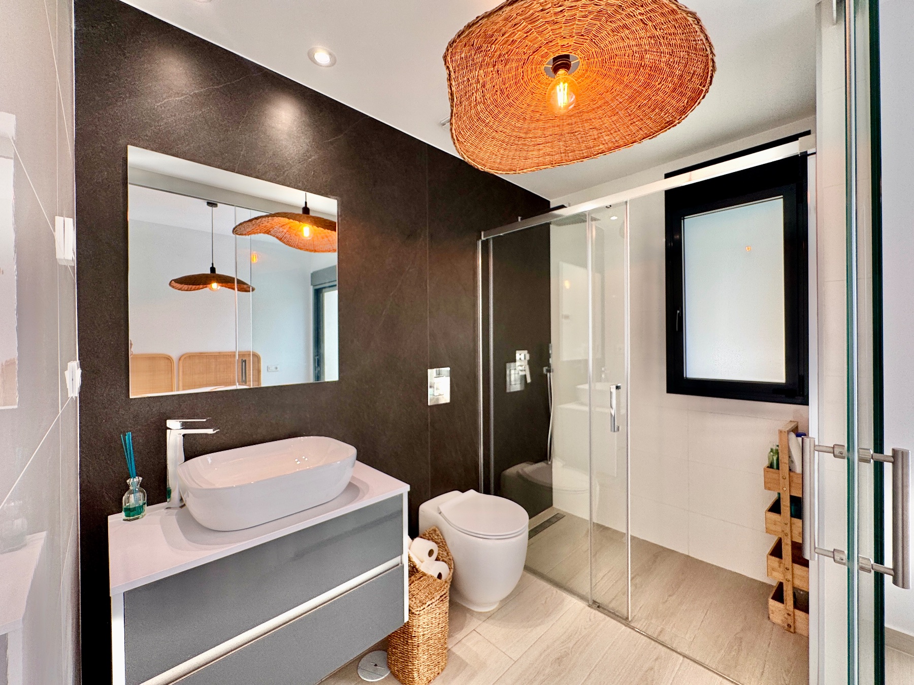Exclusiva Villa Moderna en La Finca Golf con Piscina, Villa de lujo en La Finca Golf, Algorfa. 125m², 3 dorm. Diseño moderno, piscina climatizada, terraza en azotea con vistas al golf. ¡Lista para vivir el sueño me