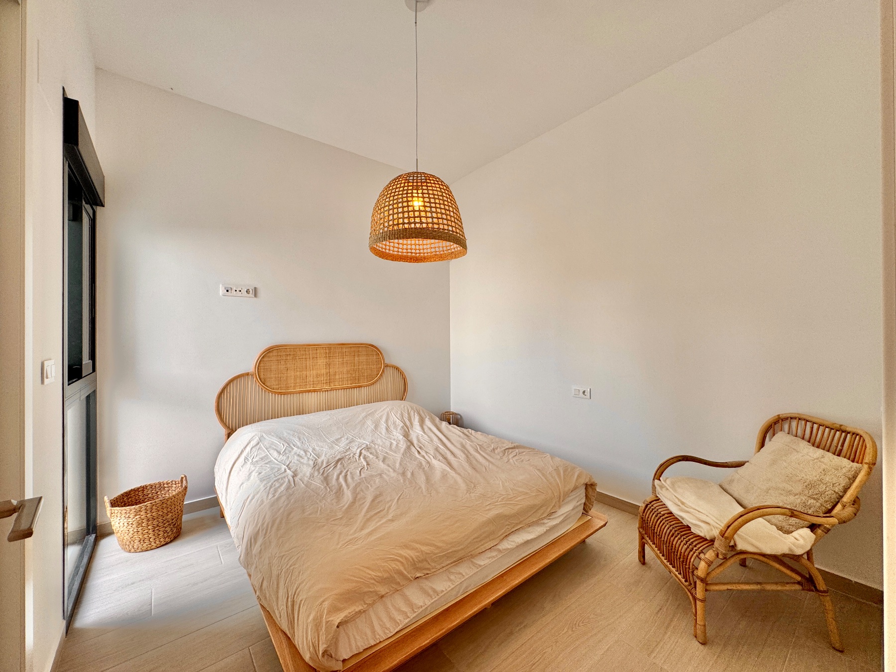 Exclusiva Villa Moderna en La Finca Golf con Piscina, Villa de lujo en La Finca Golf, Algorfa. 125m², 3 dorm. Diseño moderno, piscina climatizada, terraza en azotea con vistas al golf. ¡Lista para vivir el sueño me